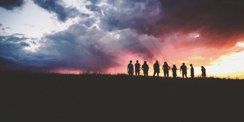Volunteer team on horizon