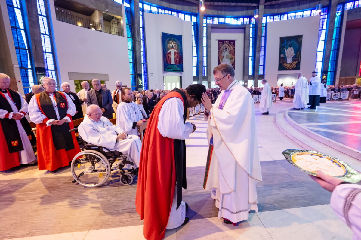 Archbishop of Liverpool installation, Bishop Anderson being blessed