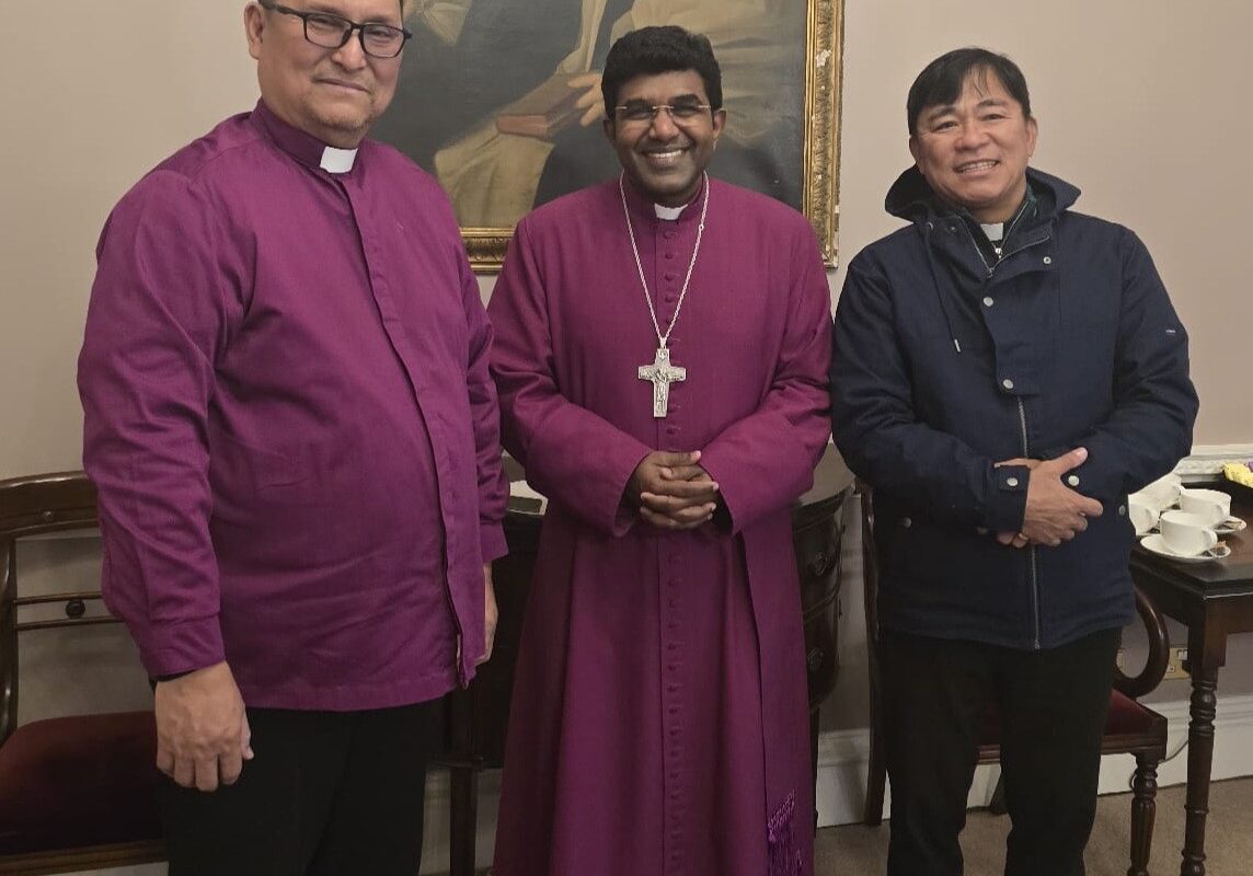 Bishop Anderson stood with Fr Larry and Obispo Maximo